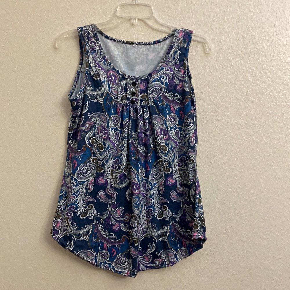 💙🦋A colorful paisley style tank. The colors go together beautifully!! - Picture 3 of 5